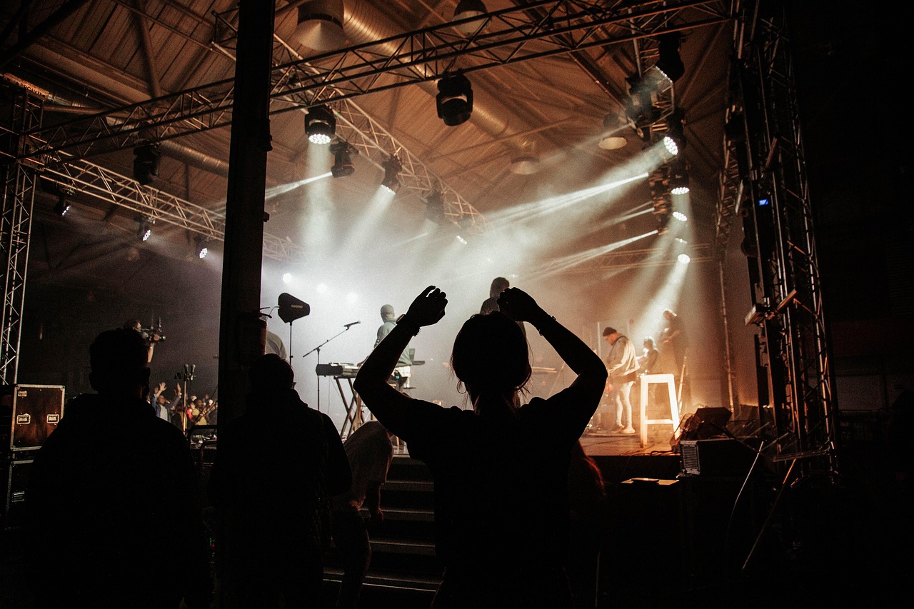Concert, festival, crowd — Guidelines for Selecting a Hold'em Game
